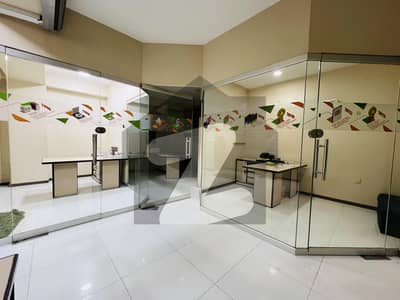 شاہراہِ فیصل کراچی میں 10 مرلہ دفتر 3.59 لاکھ میں کرایہ پر دستیاب ہے۔