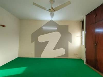 عسکری 1 عسکری,لاہور میں 3 کمروں کا 10 مرلہ فلیٹ 2.25 کروڑ میں برائے فروخت۔