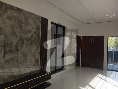 10 MARLA BRAND NEW LUXURY HOUSE FOR SALE