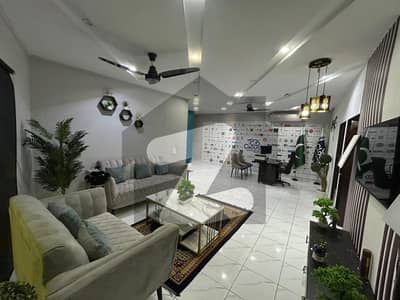 جوہر ٹاؤن لاہور میں 7 مرلہ دفتر 1.4 لاکھ میں کرایہ پر دستیاب ہے۔