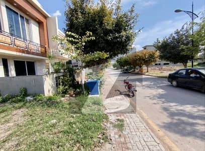 بحریہ انکلیو - سیکٹر ایف1 بحریہ انکلیو,بحریہ ٹاؤن,اسلام آباد میں 10 مرلہ رہائشی پلاٹ 1.4 کروڑ میں برائے فروخت۔