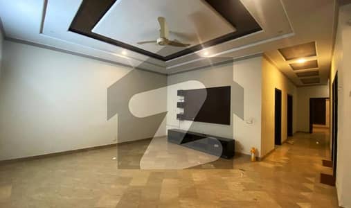 ڈی ایچ اے فیز 4 ڈیفنس (ڈی ایچ اے),لاہور میں 5 کمروں کا 1 کنال مکان 2.9 لاکھ میں کرایہ پر دستیاب ہے۔ ڈی ایچ اے فیز 4 ڈیفنس (ڈی ایچ اے),لاہور میں 5 کمروں کا 1 کنال مکان 2.9 لاکھ میں کرایہ پر دستیاب ہے۔