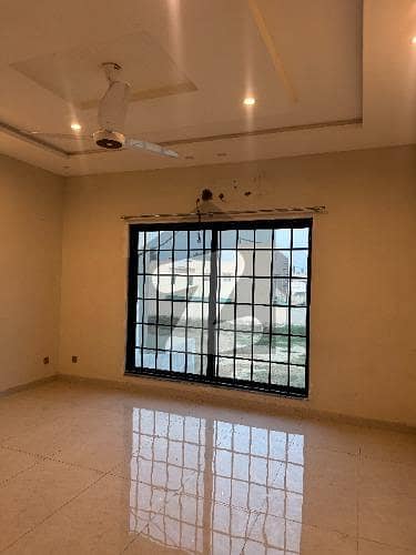 فضائیہ ہاؤسنگ سکیم فیز 1 فضائیہ ہاؤسنگ سکیم,لاہور میں 5 کمروں کا 10 مرلہ مکان 1.7 لاکھ میں کرایہ پر دستیاب ہے۔