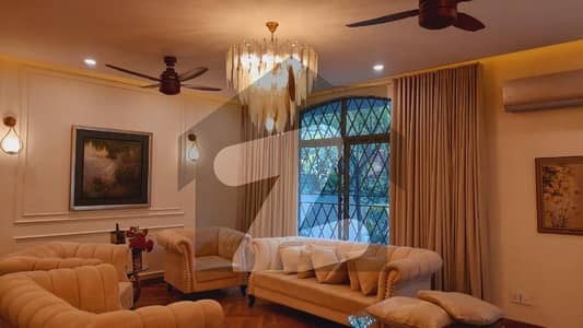 ایف ۔ 7 اسلام آباد میں 4 کمروں کا 1 کنال مکان 11.0 لاکھ میں کرایہ پر دستیاب ہے۔