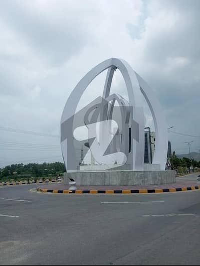 1 kanal plot available for sale in faisal hills block A very hot beautiful location solid land