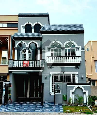 بحریہ ٹاؤن ٹیولپ بلاک بحریہ ٹاؤن سیکٹر سی,بحریہ ٹاؤن,لاہور میں 3 کمروں کا 5 مرلہ مکان 1.85 کروڑ میں برائے فروخت۔ بحریہ ٹاؤن ٹیولپ بلاک بحریہ ٹاؤن سیکٹر سی,بحریہ ٹاؤن,لاہور میں 3 کمروں کا 5 مرلہ مکان 1.85 کروڑ میں برائے فروخت۔