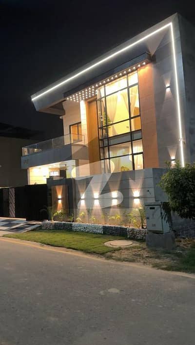 پارک ویو سٹی لاہور میں 5 کمروں کا 10 مرلہ مکان 4.8 کروڑ میں برائے فروخت۔