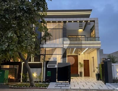 بحریہ ٹاؤن جناح بلاک بحریہ ٹاؤن سیکٹر ای,بحریہ ٹاؤن,لاہور میں 3 کمروں کا 5 مرلہ مکان 2.9 کروڑ میں برائے فروخت۔