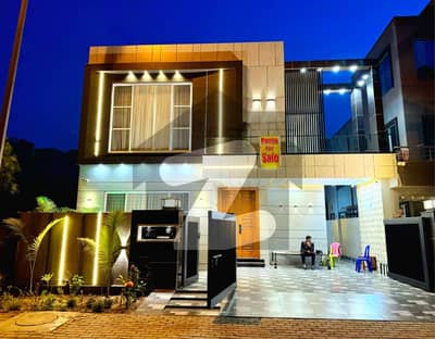 بحریہ ٹاؤن جاسمین بلاک بحریہ ٹاؤن سیکٹر سی,بحریہ ٹاؤن,لاہور میں 5 کمروں کا 10 مرلہ مکان 4.0 کروڑ میں برائے فروخت۔