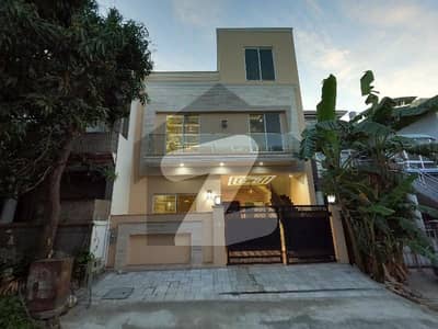 جی ۔ 11/2 جی ۔ 11,اسلام آباد میں 4 کمروں کا 5 مرلہ مکان 6.15 کروڑ میں برائے فروخت۔