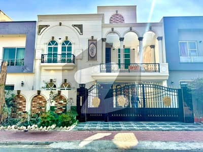 بحریہ ٹاؤن قائد بلاک بحریہ ٹاؤن سیکٹر ای,بحریہ ٹاؤن,لاہور میں 5 کمروں کا 10 مرلہ مکان 3.9 کروڑ میں برائے فروخت۔ بحریہ ٹاؤن قائد بلاک بحریہ ٹاؤن سیکٹر ای,بحریہ ٹاؤن,لاہور میں 5 کمروں کا 10 مرلہ مکان 3.9 کروڑ میں برائے فروخت۔