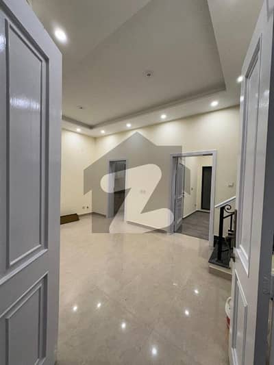 کیپٹل سمارٹ سٹی راولپنڈی میں 4 کمروں کا 5 مرلہ مکان 1.85 کروڑ میں برائے فروخت۔