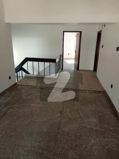 Gulberg 12 Marla Town House Available For Rent.