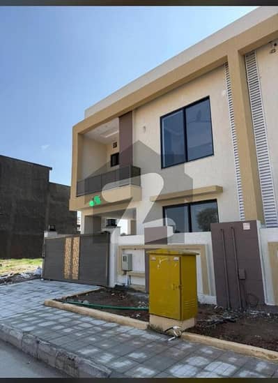 بحریہ ٹاؤن فیز 8 بحریہ ٹاؤن راولپنڈی,راولپنڈی میں 3 کمروں کا 5 مرلہ مکان 2.2 کروڑ میں برائے فروخت۔