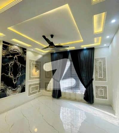 بحریہ ٹاؤن سیکٹر سی بحریہ ٹاؤن,لاہور میں 3 کمروں کا 10 مرلہ بالائی پورشن 65.0 ہزار میں کرایہ پر دستیاب ہے۔