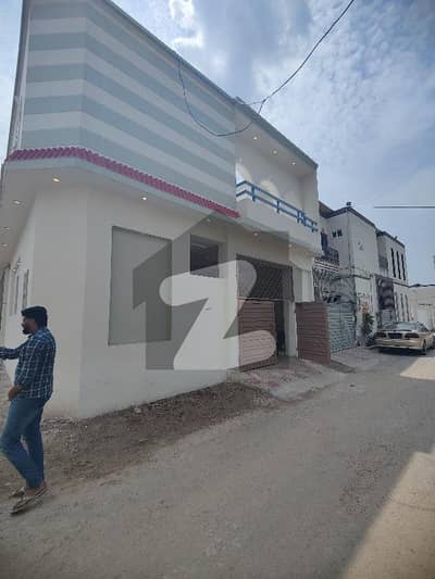 ایم اے جناح روڈ ملتان میں 4 کمروں کا 2 مرلہ مکان 65.0 لاکھ میں برائے فروخت۔