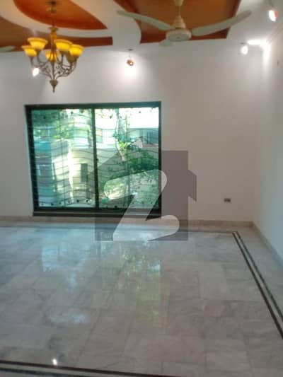 ڈی ایچ اے فیز 5 ڈیفنس (ڈی ایچ اے),لاہور میں 2 کمروں کا 10 مرلہ زیریں پورشن 80.0 ہزار میں کرایہ پر دستیاب ہے۔