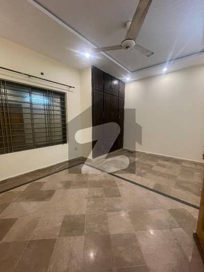 جی ۔ 13 اسلام آباد میں 4 کمروں کا 8 مرلہ مکان 5.1 کروڑ میں برائے فروخت۔