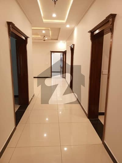 جی ۔ 13 اسلام آباد میں 8 کمروں کا 14 مرلہ مکان 3.0 لاکھ میں کرایہ پر دستیاب ہے۔