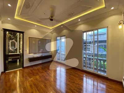 ڈی ایچ اے 9 ٹاؤن ۔ بلاک اے ڈی ایچ اے 9 ٹاؤن,ڈیفنس (ڈی ایچ اے),لاہور میں 3 کمروں کا 5 مرلہ مکان 1.25 لاکھ میں کرایہ پر دستیاب ہے۔