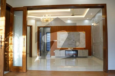 فارمانئیٹس ہاؤسنگ سکیم لاہور میں 4 کمروں کا 10 مرلہ مکان 1.6 لاکھ میں کرایہ پر دستیاب ہے۔