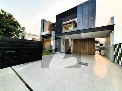 Prime Location 10 Marla House In Formanites Housing Scheme Is Available For Sale