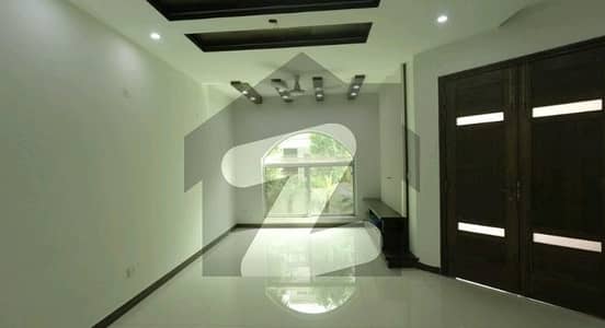 پنجاب سمال انڈسٹریز کالونی لاہور میں 3 کمروں کا 5 مرلہ مکان 90.0 ہزار میں کرایہ پر دستیاب ہے۔