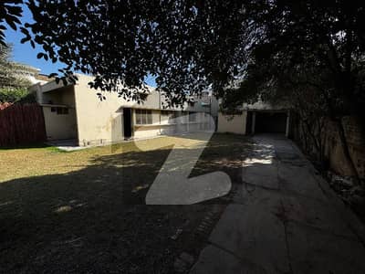 سیٹیلائیٹ ٹاؤن - بلاک ایف سیٹیلائیٹ ٹاؤن,راولپنڈی میں 11 کمروں کا 2 کنال گودام 2.9 لاکھ میں کرایہ پر دستیاب ہے۔