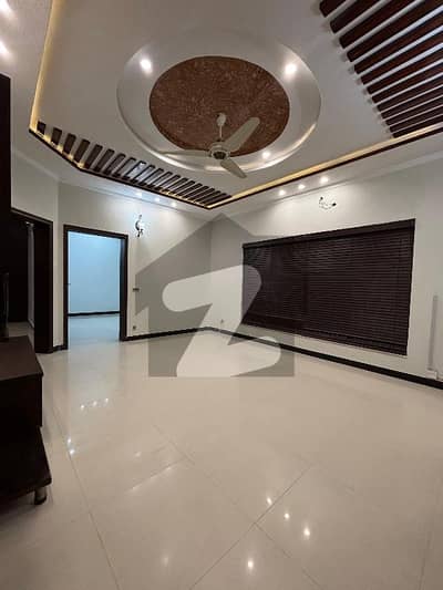 ڈی ایچ اے ڈیفینس فیز 2 ڈی ایچ اے ڈیفینس,اسلام آباد میں 5 کمروں کا 10 مرلہ مکان 2.5 لاکھ میں کرایہ پر دستیاب ہے۔