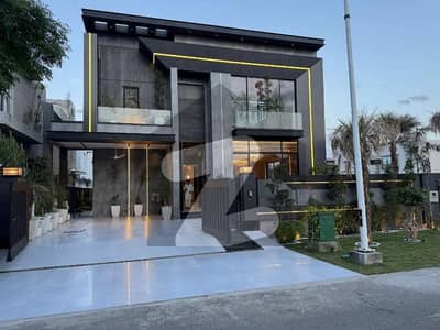 ڈی ایچ اے فیز 7 ڈیفنس (ڈی ایچ اے),لاہور میں 5 کمروں کا 1 کنال مکان 3.1 لاکھ میں کرایہ پر دستیاب ہے۔