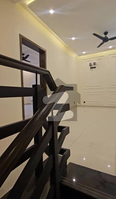 گلبرگ بزنس اسکوائر گلبرگ,اسلام آباد میں 1 کنال Studio دفتر 8.68 لاکھ میں کرایہ پر دستیاب ہے۔