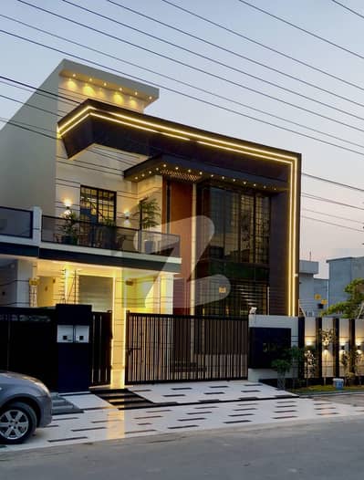 سینٹرل پارک ہاؤسنگ سکیم لاہور میں 5 کمروں کا 10 مرلہ مکان 4.15 کروڑ میں برائے فروخت۔