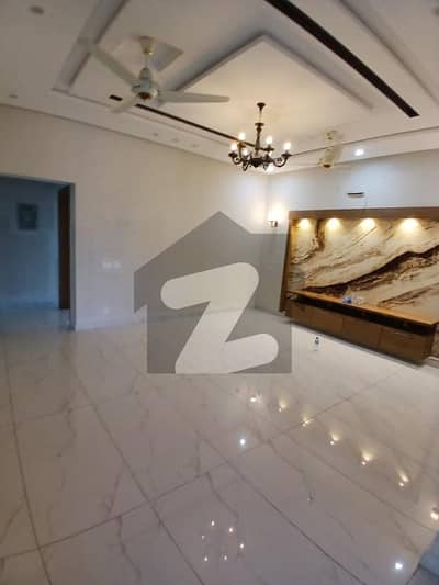 ٹاپ سٹی 1 اسلام آباد میں 6 کمروں کا 10 مرلہ مکان 1.6 لاکھ میں کرایہ پر دستیاب ہے۔