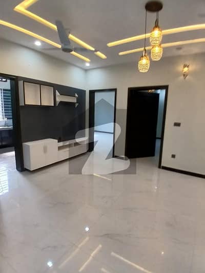 ٹاپ سٹی 1 اسلام آباد میں 5 کمروں کا 10 مرلہ مکان 1.5 لاکھ میں کرایہ پر دستیاب ہے۔