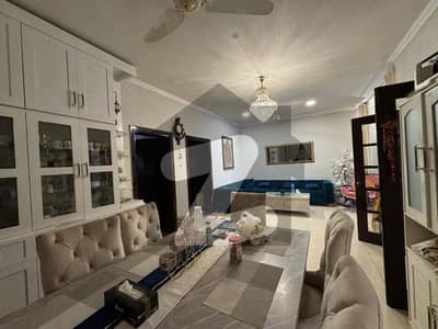 بحریہ ٹاؤن لاہور میں 3 کمروں کا 8 مرلہ مکان 2.25 کروڑ میں برائے فروخت۔