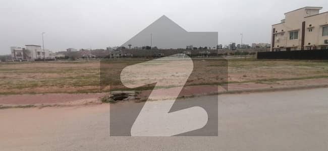 1 KANAL LEVEL PLOT FOR SALE IN CLUBCITY BAHRIA PHASE 8