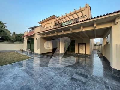 1 KANAL WELL MAINTAINED HOUSE FOR SALE IN DHA LAHORE 1 KANAL WELL MAINTAINED HOUSE FOR SALE IN DHA LAHORE