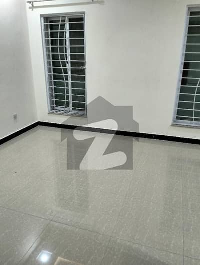 ایم پی سی ایچ ایس ۔ ملٹی گارڈنز بی ۔ 17,اسلام آباد میں 3 کمروں کا 5 مرلہ مکان 85.0 ہزار میں کرایہ پر دستیاب ہے۔