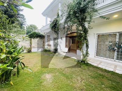 ایف ۔ 7 اسلام آباد میں 5 کمروں کا 1 کنال مکان 8.5 لاکھ میں کرایہ پر دستیاب ہے۔