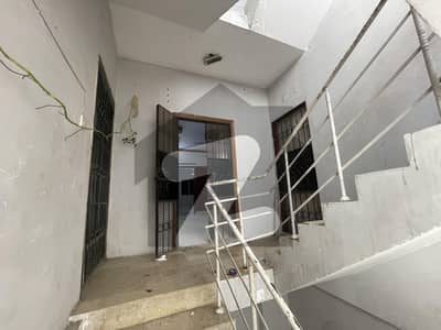 Full Floor Apartment Available For Rent In Tauheed Commercial Area Full Floor Apartment Available For Rent In Tauheed Commercial Area