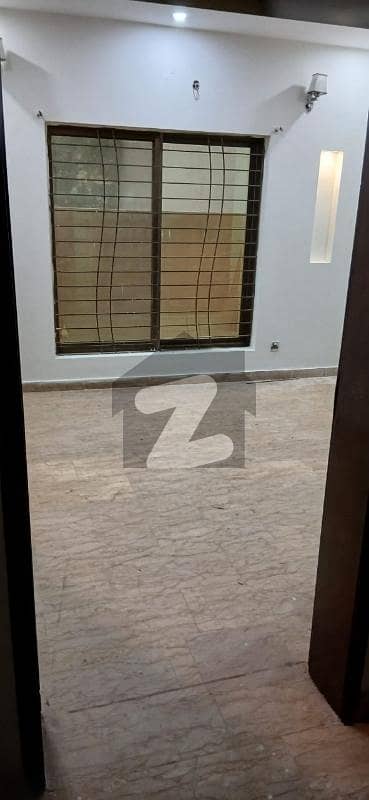 اے ڈبلیو ٹی فیز 2 اے ڈبلیو ٹی آرمی ویلفیئر ٹرسٹ,رائیونڈ روڈ,لاہور میں 5 کمروں کا 10 مرلہ مکان 1.25 لاکھ میں کرایہ پر دستیاب ہے۔