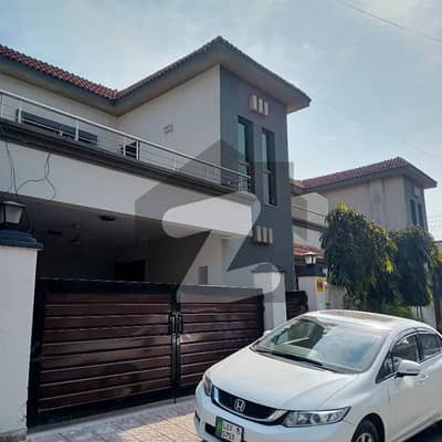 4 Bed Room House Available For Sale in Askari 11