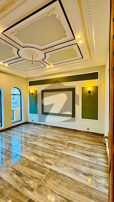 بش ایگزیکٹو ولاز ملتان میں 4 کمروں کا 5 مرلہ مکان 75.0 ہزار میں کرایہ پر دستیاب ہے۔