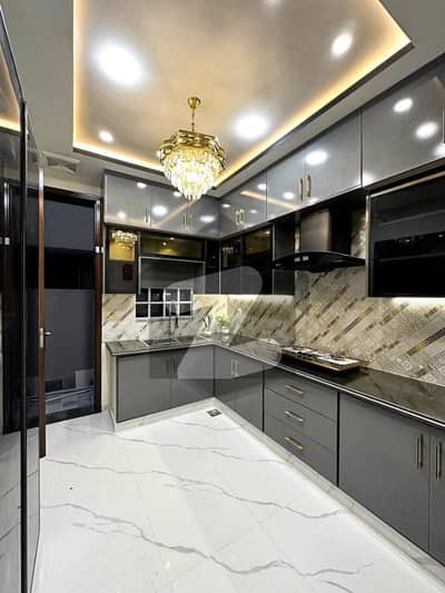 ڈی ایچ اے 9 ٹاؤن ۔ بلاک سی ڈی ایچ اے 9 ٹاؤن,ڈیفنس (ڈی ایچ اے),لاہور میں 4 کمروں کا 8 مرلہ مکان 1.5 لاکھ میں کرایہ پر دستیاب ہے۔