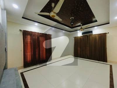 بحریہ ٹاؤن فیز 4 بحریہ ٹاؤن راولپنڈی,راولپنڈی میں 7 کمروں کا 1 کنال مکان 8.75 کروڑ میں برائے فروخت۔