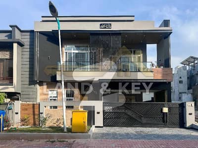 بحریہ گرینز۔ اوورسیز انکلیو - سیکٹر 2 بحریہ گرینز۔ اوورسیز انکلیو,بحریہ ٹاؤن فیز 8,بحریہ ٹاؤن راولپنڈی,راولپنڈی میں 5 کمروں کا 11 مرلہ مکان 5.65 کروڑ میں برائے فروخت۔