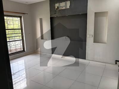 فارمانئیٹس ہاؤسنگ سکیم لاہور میں 3 کمروں کا 6 مرلہ مکان 2.15 کروڑ میں برائے فروخت۔