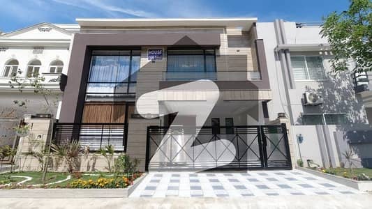 فیصل ٹاؤن - ایف ۔ 18 اسلام آباد میں 4 کمروں کا 7 مرلہ مکان 5.5 کروڑ میں برائے فروخت۔