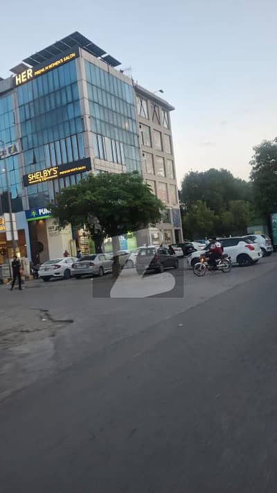 ڈی ایچ اے فیز 5 - ڈبل سی اے بلاک فیز 5,ڈیفنس (ڈی ایچ اے),لاہور میں 6 کمروں کا 4 مرلہ عمارت 9.0 کروڑ میں برائے فروخت۔