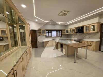 ڈی ایچ اے فیز 6 ڈی ایچ اے ڈیفینس,کراچی میں 6 کمروں کا 2 کنال مکان 15.0 لاکھ میں کرایہ پر دستیاب ہے۔